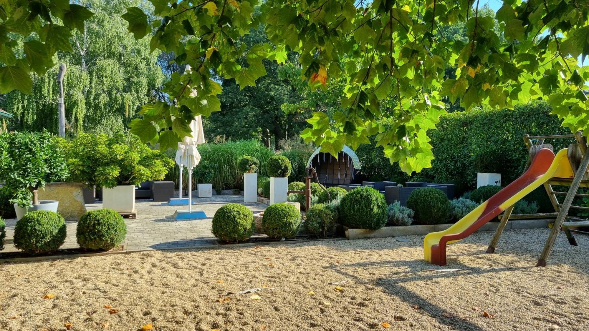 Birkenhof Gols - B & B - Wohlfuehl Hotel Mit Wochenend-Restaurant ภายนอก รูปภาพ